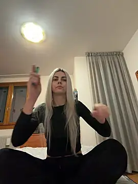 Snapshot of feliciafelon chatting on 02/08/26, 04:10 feliciafelon online show from 02/08/26, 04:10