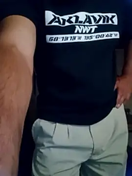 Snapshot of MilfyDilf40 chatting on 11/23/25, 03:28 MilfyDilf40 online show from 11/23/25, 03:28