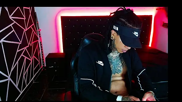 Snapshot of Zero-X9 chatting on 11/23/25, 09:47 Zero-X9 online show from 11/23/25, 09:47