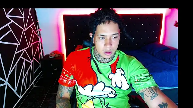 Snapshot of Zero-X9 chatting on 12/13/25, 08:47 Zero-X9 online show from 12/13/25, 08:47