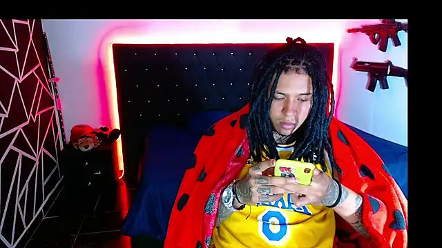 Snapshot of Zero-X9 chatting on 12/14/25, 06:56 Zero-X9 online show from 12/14/25, 06:56