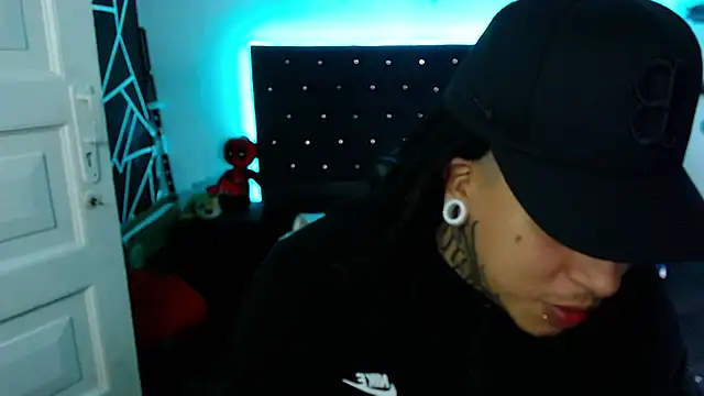 Snapshot of Zero-X9 chatting on 02/11/26, 08:25 Zero-X9 online show from 02/11/26, 08:25