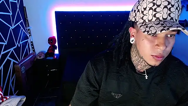 Snapshot of Zero-X9 chatting on 02/17/26, 08:59 Zero-X9 online show from 02/17/26, 08:59