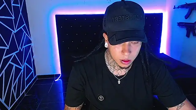 Snapshot of Zero-X9 chatting on 03/05/26, 08:27 Zero-X9 online show from 03/05/26, 08:27