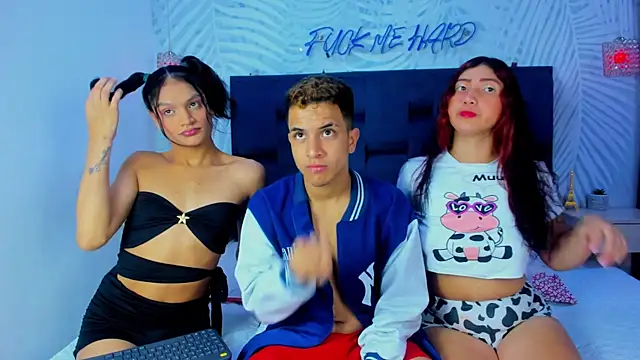 TrioPecadoVIP online show from 12/02/25, 06:19