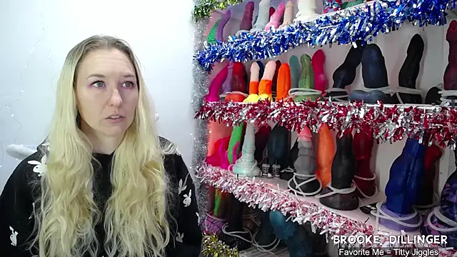 BrookeDillinger online show from 12/15/25, 07:40