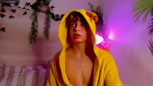 Twinkk Guy online show from 11/17/25, 05:02