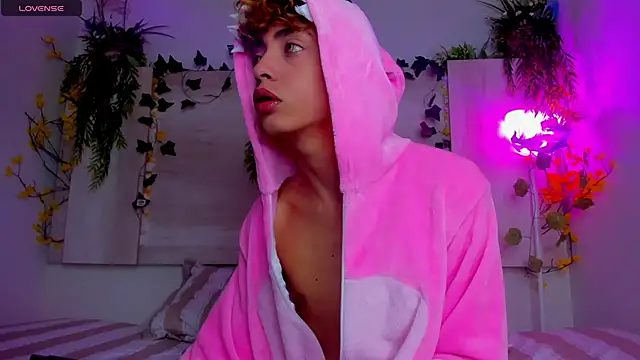 Twinkk Guy online show from 11/18/25, 02:39