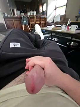 Snapshot of Cheekoy06 chatting on 11/16/25, 12:11 Cheekoy06 online show from 11/16/25, 12:11