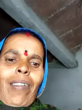 Snapshot of Rxpriya chatting on 11/18/25, 01:37 Rxpriya online show from 11/18/25, 01:37