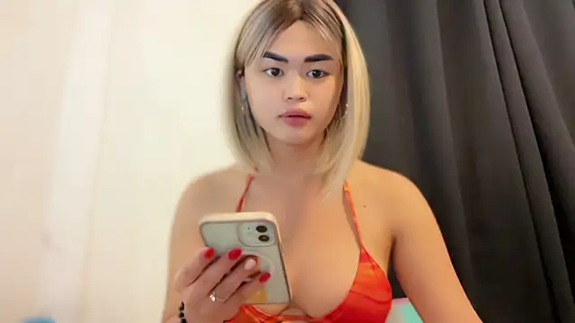 Snapshot of Miacums69 chatting on 12/18/25, 11:05 Miacums69 online show from 12/18/25, 11:05