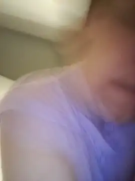 Snapshot of mi_vitor chatting on 11/17/25, 10:10 mi vitor online show from 11/17/25, 10:10