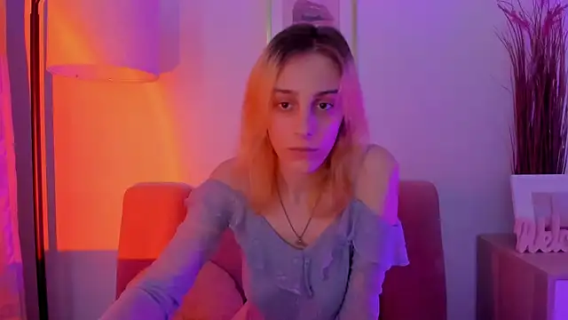 Snapshot of MiilaGlow chatting on 12/04/25, 03:10 MiilaGlow online show from 12/04/25, 03:10