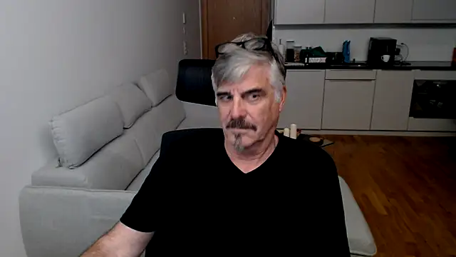 Buidapest online show from 12/13/25, 09:53