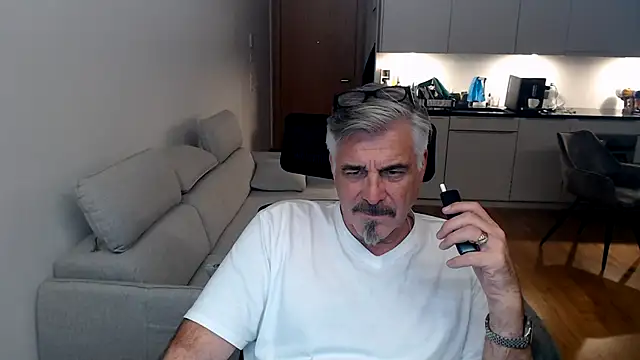 Buidapest online show from 02/28/26, 04:24