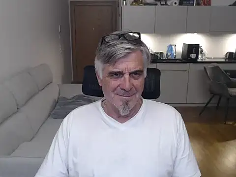 Buidapest online show from 04/13/26, 01:55