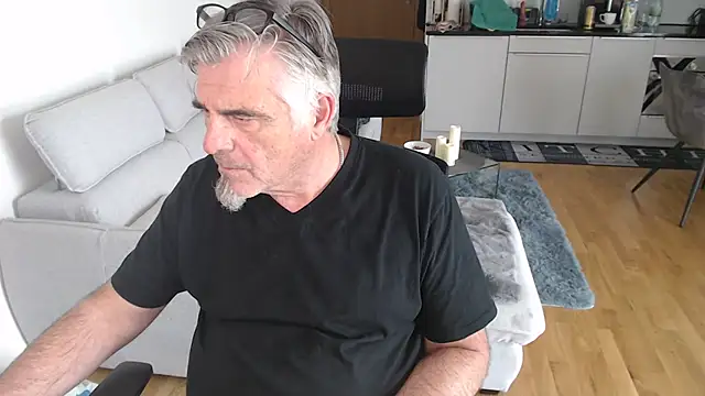 Buidapest online show from 04/17/26, 01:14