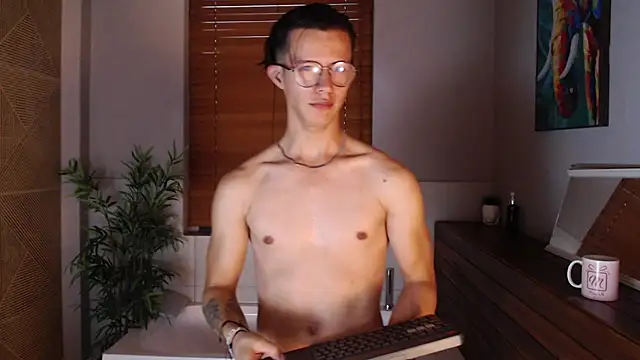 Snapshot of Brandon_starkk chatting on 12/04/25, 12:36 Brandon starkk online show from 12/04/25, 12:36