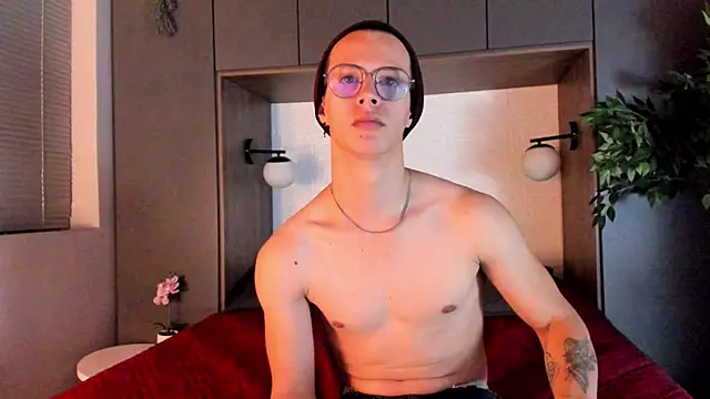 Snapshot of Brandon_starkk chatting on 12/16/25, 12:10 Brandon starkk online show from 12/16/25, 12:10