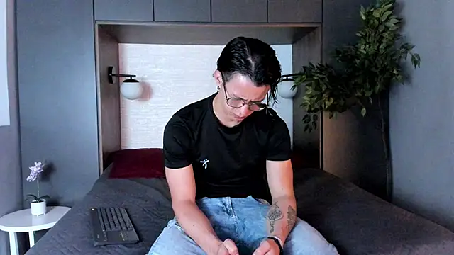 Snapshot of Brandon_starkk chatting on 01/13/26, 11:37 Brandon starkk online show from 01/13/26, 11:37