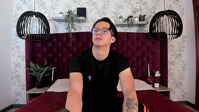 Snapshot of Brandon_starkk chatting on 01/15/26, 11:48 Brandon starkk online show from 01/15/26, 11:48