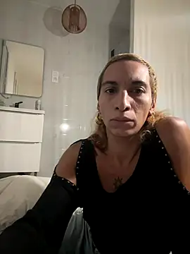 Snapshot of zinalastar chatting on 11/23/25, 06:19 zinalastar online show from 11/23/25, 06:19