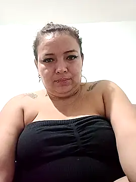 Snapshot of Carsu10 chatting on 11/28/25, 03:25 Carsu10 online show from 11/28/25, 03:25