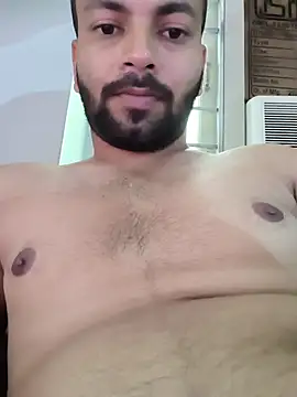 Snapshot of hunterr1593 chatting on 05/31/26, 02:42 hunterr1593 online show from 05/31/26, 02:42