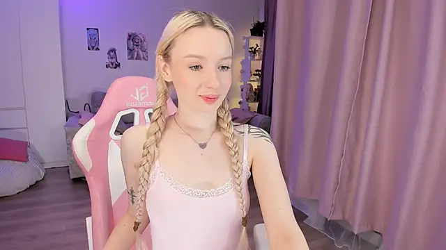 Tiffany Paw online show from 03/18/26, 03:20