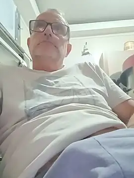 Snapshot of nard53 chatting on 06/18/26, 10:47 nard53 online show from 06/18/26, 10:47