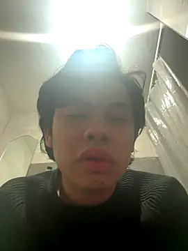 Snapshot of UzielOOO chatting on 11/16/25, 10:26 UzielOOO online show from 11/16/25, 10:26