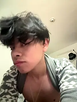 Snapshot of UzielOOO chatting on 12/18/25, 02:50 UzielOOO online show from 12/18/25, 02:50