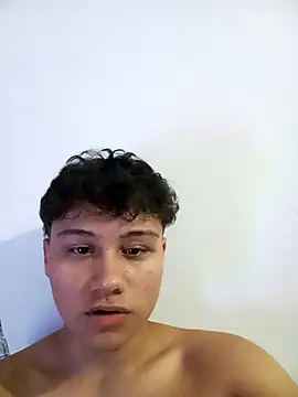 Snapshot of esteban_rios_ chatting on 11/28/25, 02:03 esteban rios online show from 11/28/25, 02:03