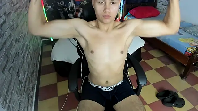 Snapshot of esteban_rios_ chatting on 11/30/25, 02:04 esteban rios online show from 11/30/25, 02:04