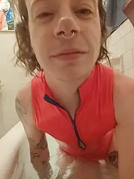 Snapshot of dragonlock chatting on 11/25/25, 02:44 dragonlock online show from 11/25/25, 02:44