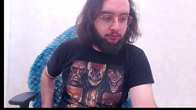 Snapshot of eren_jaeger2000 chatting on 06/12/26, 02:10 eren jaeger2000 online show from 06/12/26, 02:10