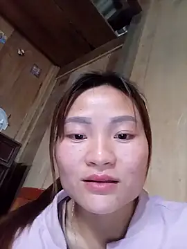 Snapshot of Lee-Thee chatting on 11/17/25, 09:26 Lee-Thee online show from 11/17/25, 09:26