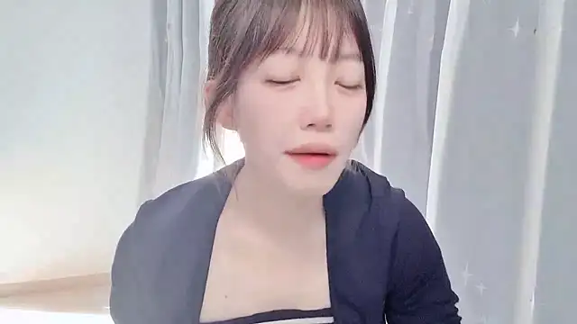 Snapshot of yuyayayu chatting on 11/28/25, 02:03 yuyayayu online show from 11/28/25, 02:03