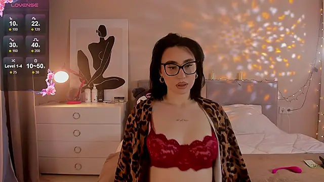 Lia May online show from 12/01/25, 02:38