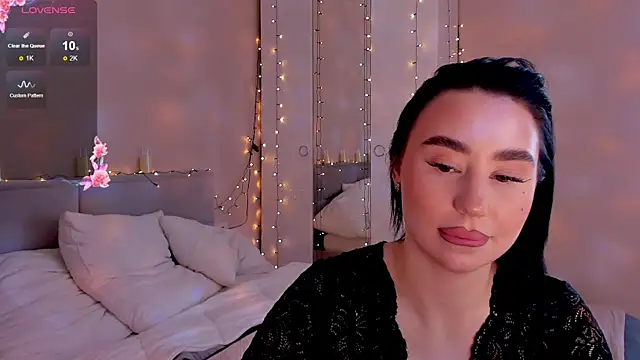 Lia May online show from 12/05/25, 02:31