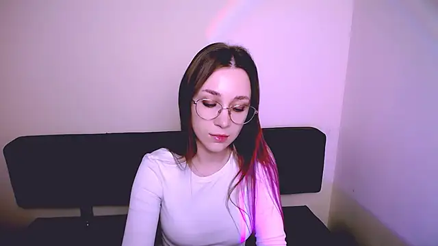 Snapshot of MillaTems_ chatting on 11/25/25, 08:36 MillaTems online show from 11/25/25, 08:36