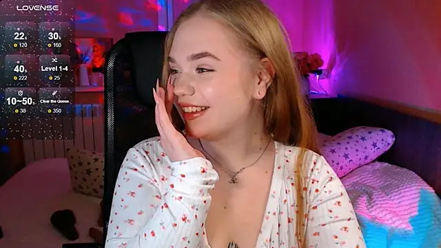 EmiRisse online show from 11/28/25, 04:42