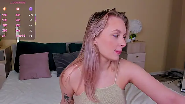 KiraRuiz online show from 02/05/26, 01:21