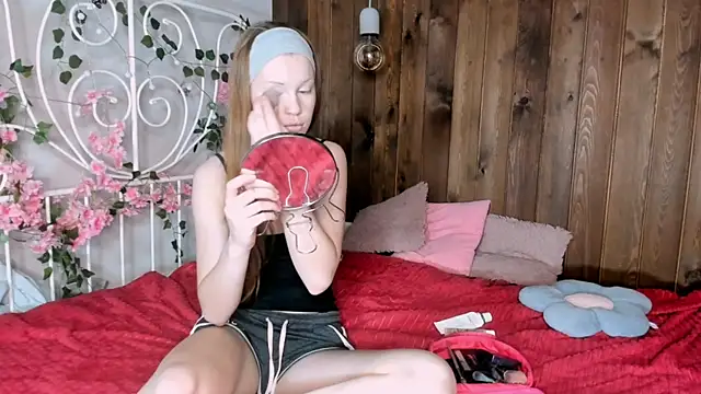 KarieBowery online show from 12/18/25, 08:37