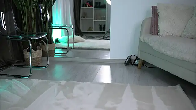 LuvCaprice online show from 12/17/25, 09:37