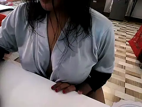 Snapshot of raveena_hot chatting on 04/09/26, 03:17 raveena hot online show from 04/09/26, 03:17