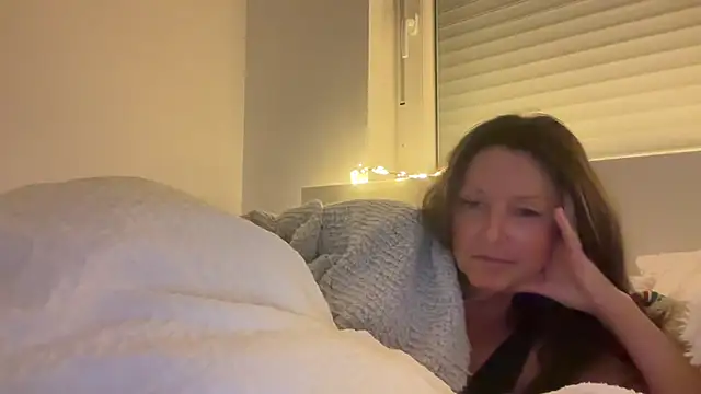 AnnaSophiaX online show from 12/22/25, 12:18