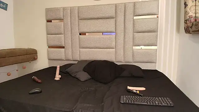 LittlePeach  online show from 12/19/25, 02:57