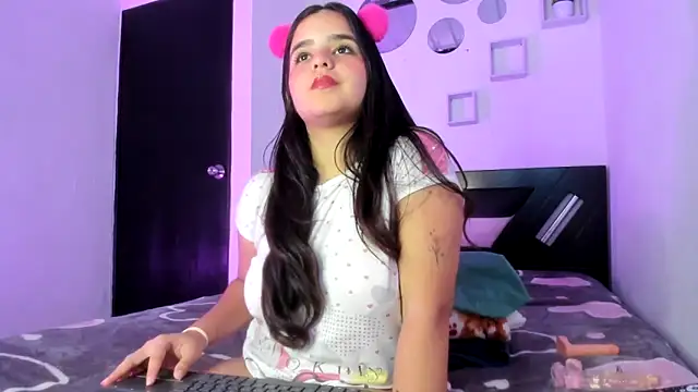 Babyhoney18 online show from 12/22/25, 07:33