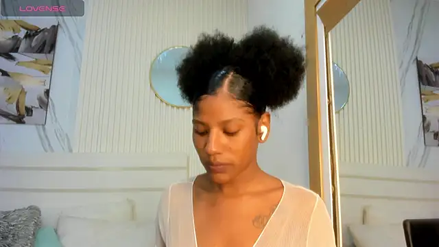 Snapshot of Afro_Luna chatting on 07/15/26, 11:15 Afro Luna online show from 07/15/26, 11:15
